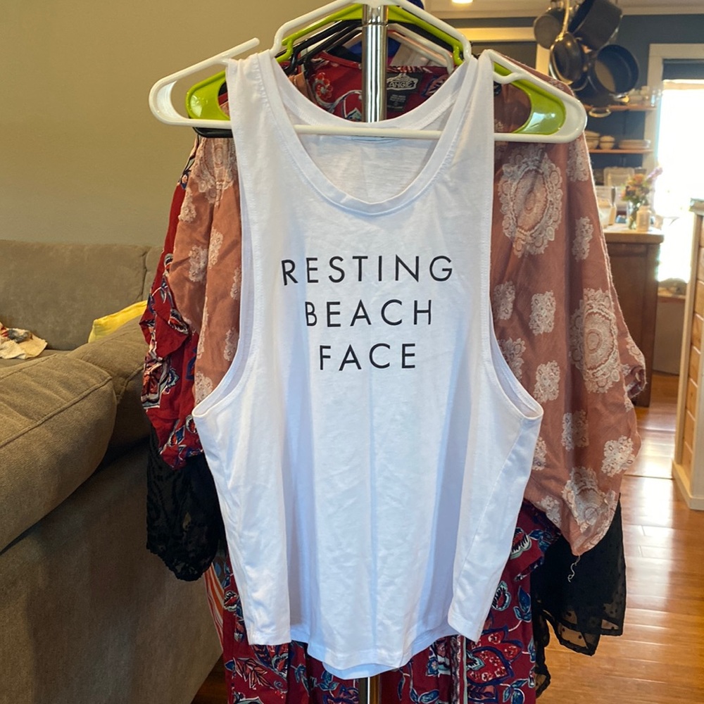 Resting beach face tank